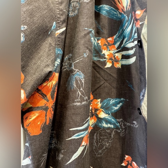 Floral Short Sleeve Button-Up Shirt O’Neill size XL - Picture 3 of 6